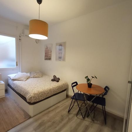 Private Rooms On Tamarit Street Barcelone Extérieur photo